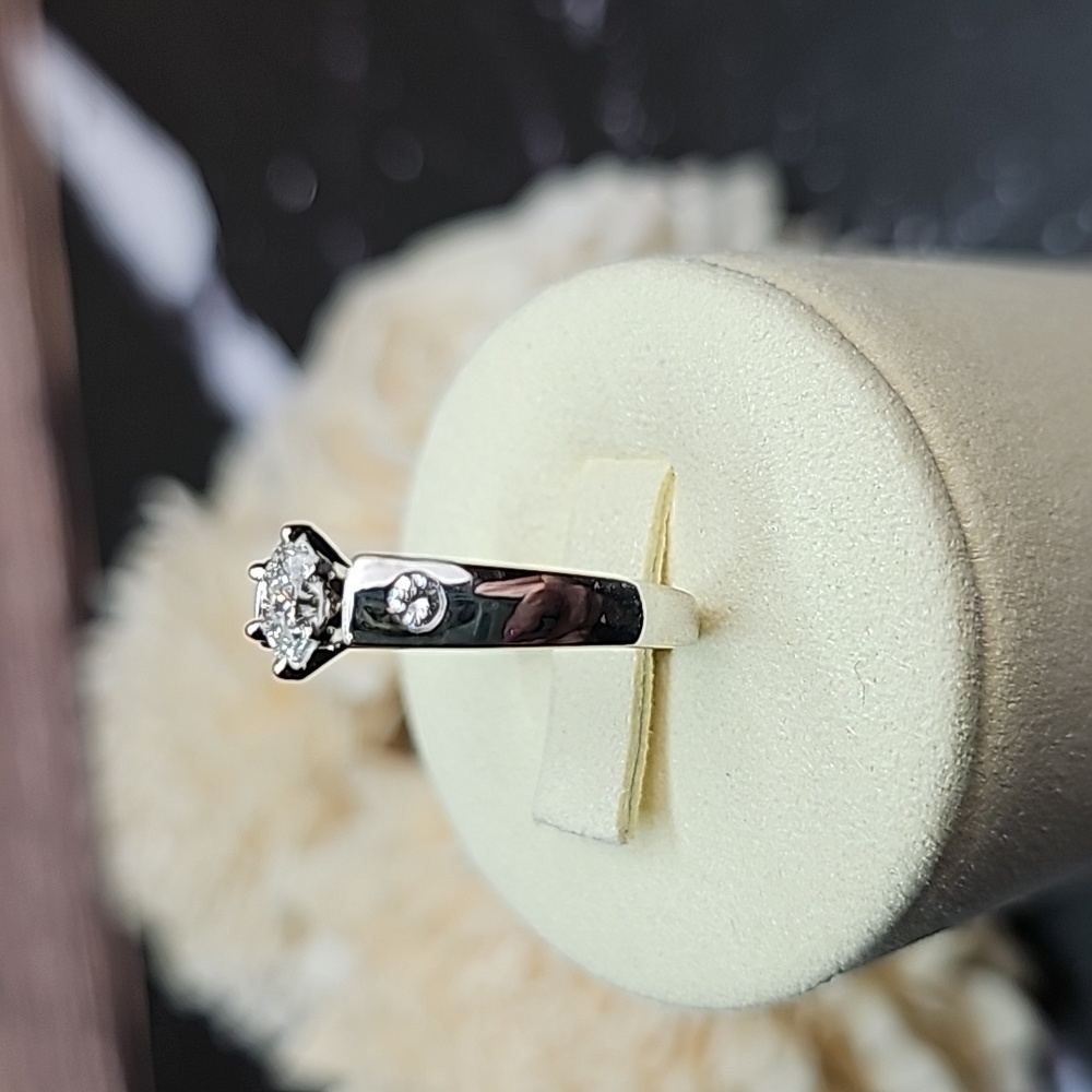 G/VVS1 0.58 OVAL DIAMOND CATHEDRAL SET 14 KT WHITE GOLD RING WITH APPRA… - Picture 3 of 16
